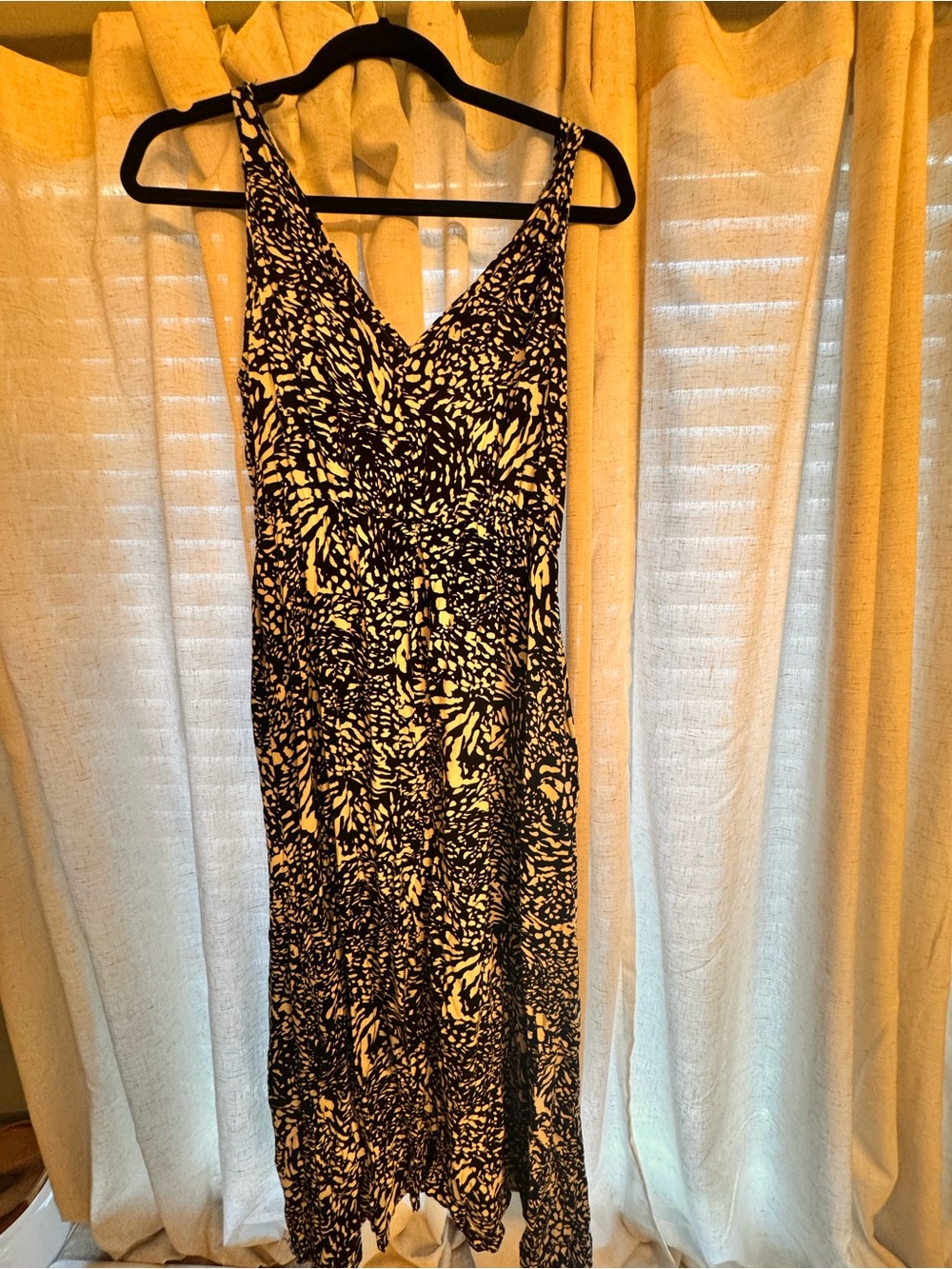 Black and Cream V-Neck Sleeveless Maxi Dress